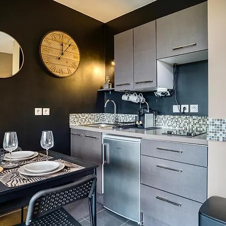 Azur - Pool & Near Geneva, Airport Appartement